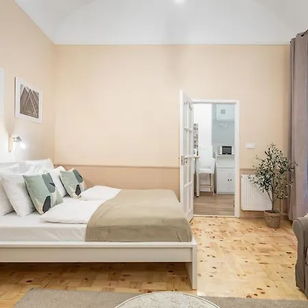Apartment Rev8 Basilica Breeze