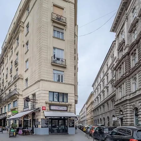 Rev8 Basilica Breeze * Budapest